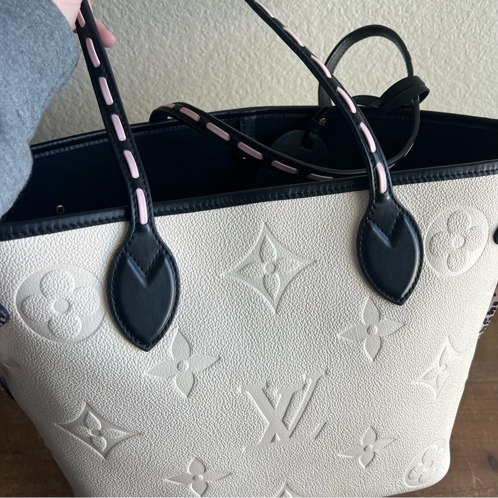 💸 SOLD• ✨MORE PHOTOS✨ Louis Vuitton Wild at Heart Neverfull MM - Picture 4 of 13